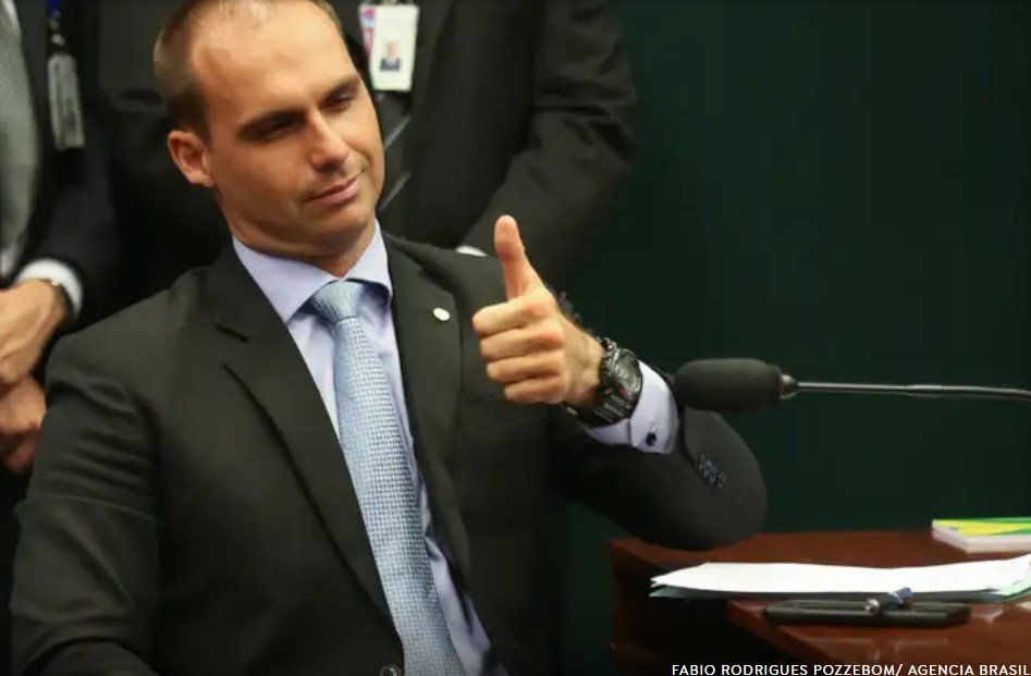 Investigação aponta Eduardo Bolsonaro como produtor de filme financiado por banqueiro preso
