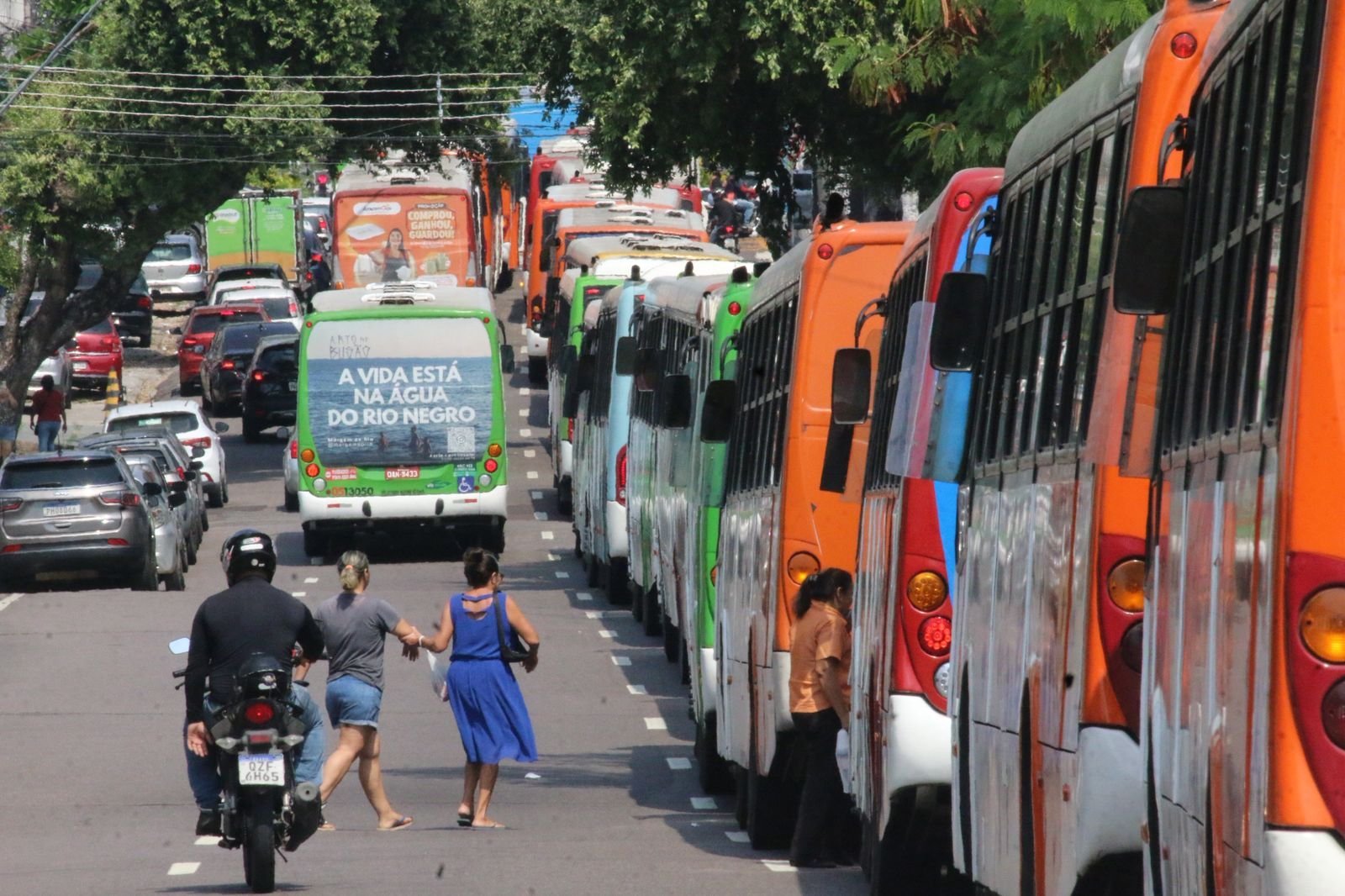 Transporte coletivo de Manaus opera normalmente nesta sexta-feira após suspensão de paralisação