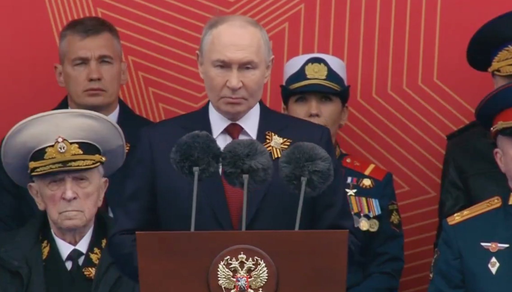 Em meio a cessar-fogo, Putin endurece discurso e chama guerra de "justa"