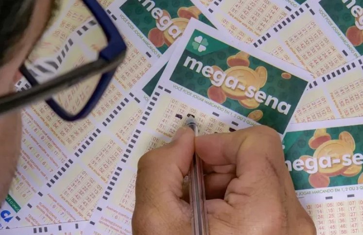 Mega-Sena acumula e próximo prêmio chega a R$ 16 milhões