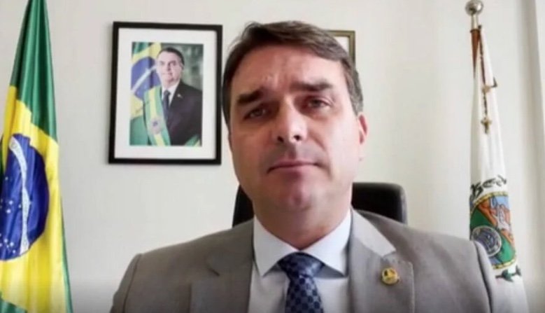 Flávio Bolsonaro diz que continuará trabalhando pelo fim da reeleição presidencial