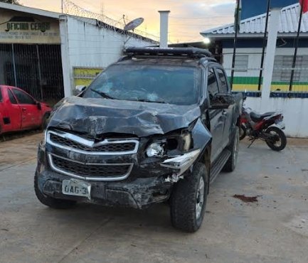 Homem é preso após furtar caminhonete, causar acidente e destruir muro em Novo Airão
