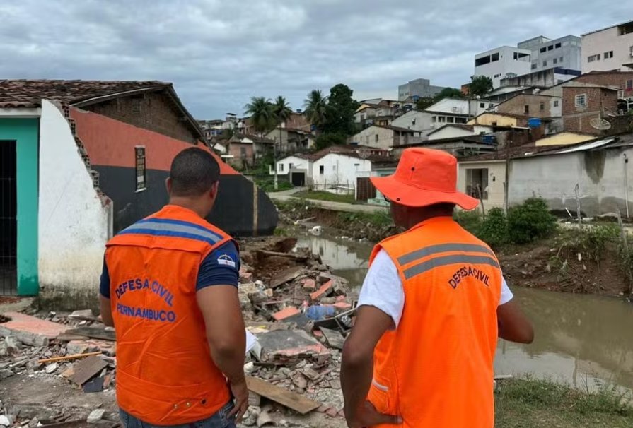 Chuvas deixam mais de 9,5 mil desabrigados e desalojados em Pernambuco
