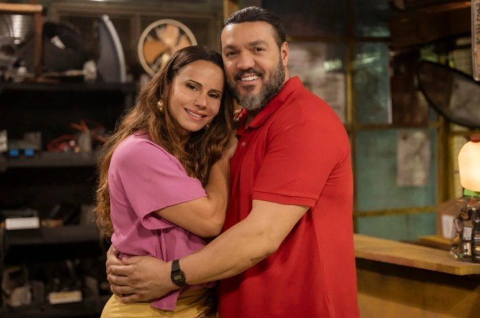 Viviane Araújo descreve a sensação de beijar Belo na ficção