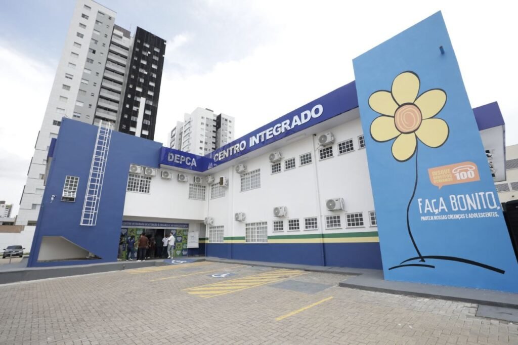 Pai é espancado por testemunhas após agredir filho de sete anos no Centro de Manaus