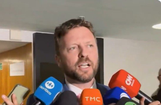 “Tem quem queira trabalhar seis dias”, diz deputado ao travar PEC do fim da escala 6x1