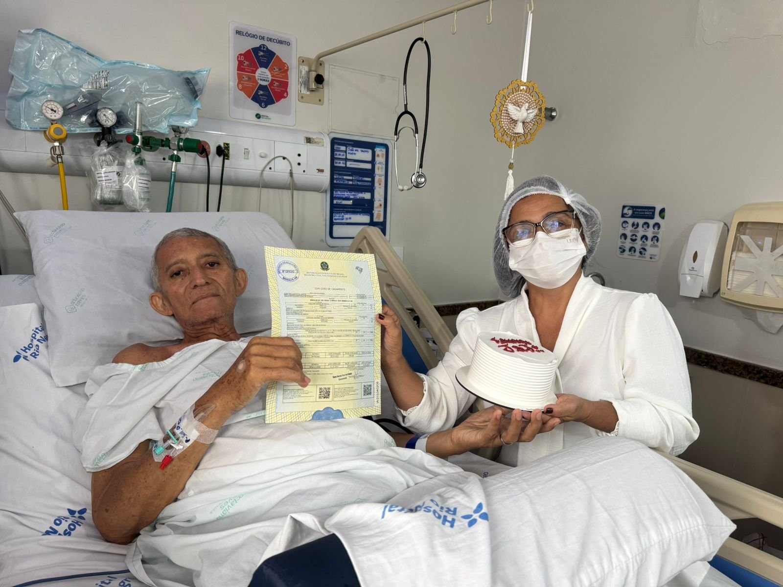 Em cerimônia emocionante, paciente com câncer se casa dentro do Hospital Rio Negro