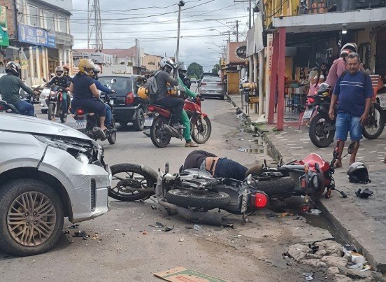 Acidente entre carro e motocicletas deixa dois feridos no Canaranas