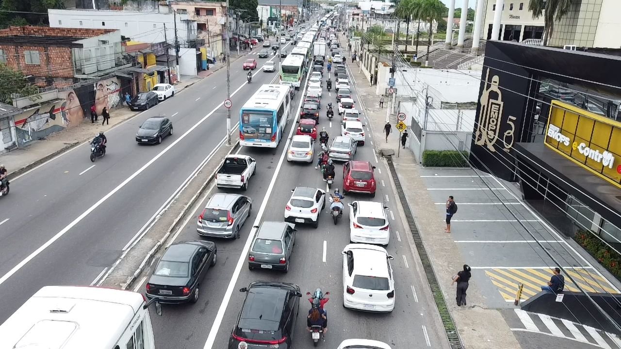 Trânsito colapsa: paralisação dos rodoviários afeta motoristas e passageiros em Manaus