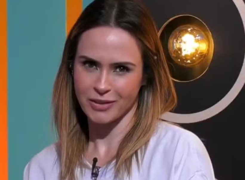 De Rivais a "sigilo"? Ana Paula admite que beijaria brother longe das câmeras