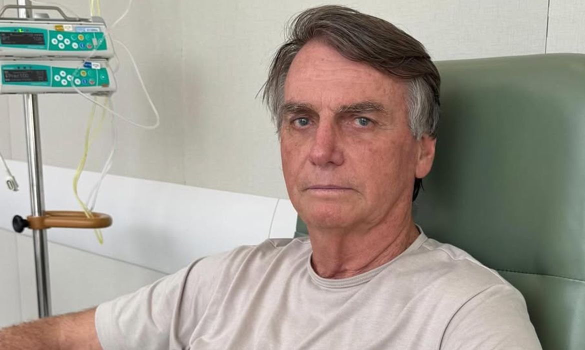 Bolsonaro é internado para nova cirurgia em Brasília nesta sexta-feira