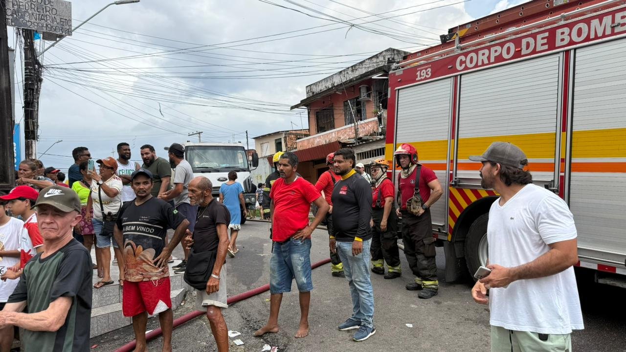 Tragédia no São Jorge: mega incêndio atinge 30 casas em palafitas