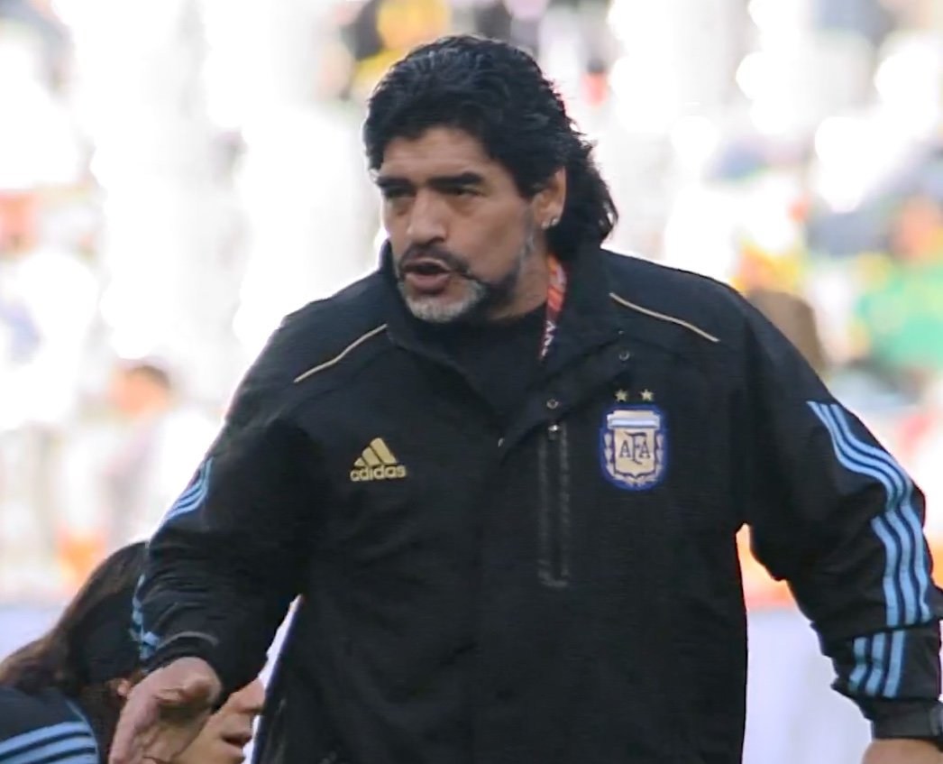 Psicólogo no julgamento da morte de Maradona diz que astro tinha transtorno bipolar e era narcisista