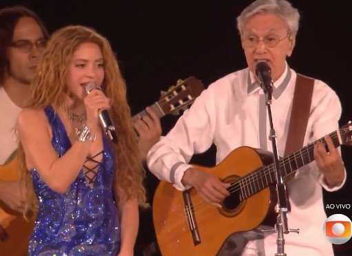 Shakira realiza sonho de cantar com Caetano Veloso em show histórico no Rio de Janeiro