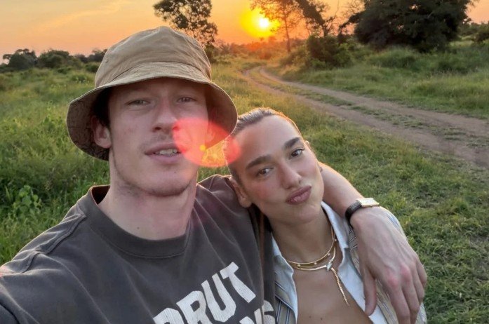 Casados! Dua Lipa diz ‘sim’ a Callum Turner em cerimônia secreta e estilosa