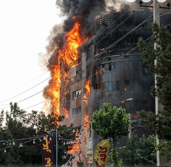 Incêndio em shopping de Teerã deixa 8 mortos e 36 feridos
