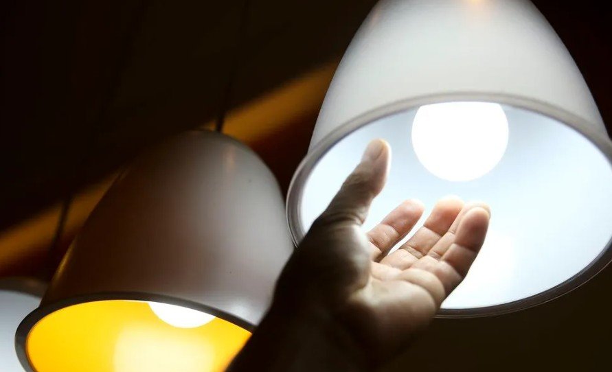 Aneel aprova rateio de R$ 5,5 bi para segurar reajuste da conta de luz em 4,5%