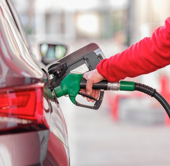 'Dia Livre de Impostos' terá gasolina a R$ 5,99 e descontos em remédios e alimentos
