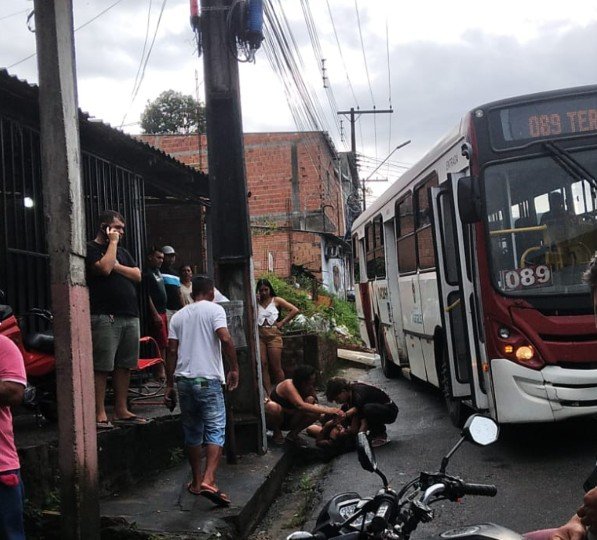 Mulher é atropelada por ônibus em avenida no Gilberto Mestrinho