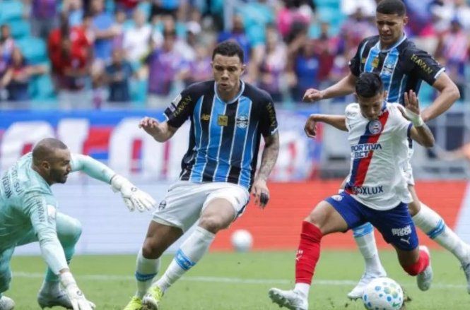 Bahia e Grêmio ficam no 1 a 1 em duelo marcado por protestos e pressão no 2º tempo