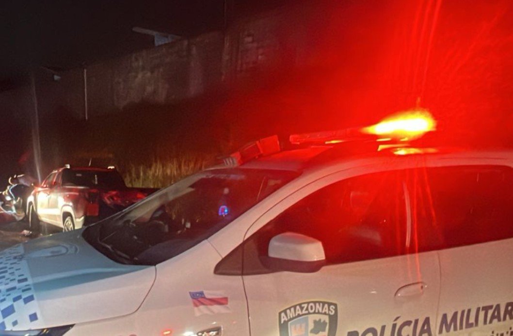 Homem tenta fugir de atiradores mas morre ao lado de carro no Tarumã-Açu