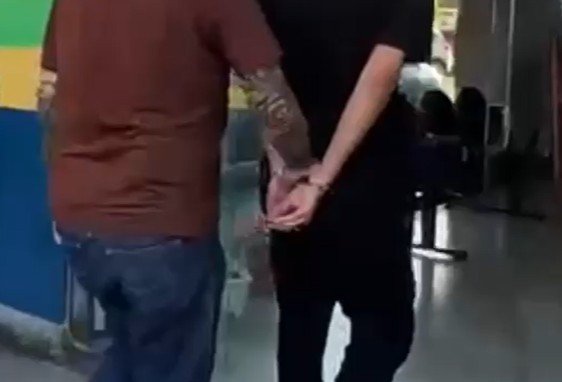 Suspeito de tentar matar homem na frente de restaurante em Manaus é preso em Manacapuru