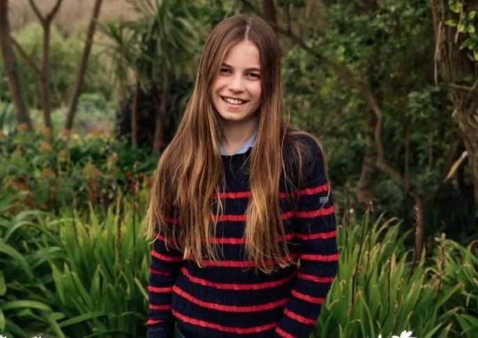 Princesa Charlotte completa 11 anos e recebe homenagem de William e Kate