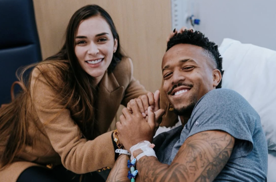 Tainá Militão viaja para Madri e nega relação com polêmicas envolvendo Vini Jr.