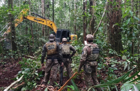 PF apreende ouro, mercúrio e armas durante ação contra garimpo no Amazonas