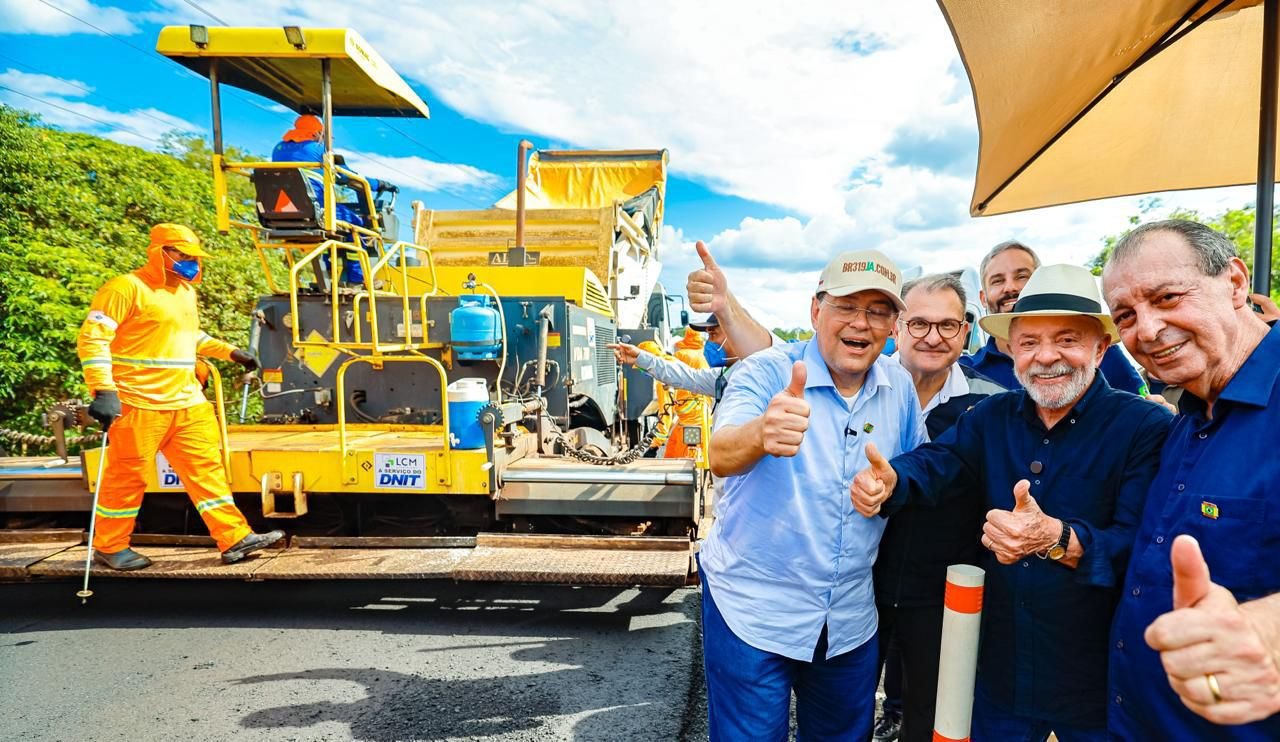 Ao lado de Omar Aziz, Lula cumpre agenda no AM com foco em habitação e infraestrutura