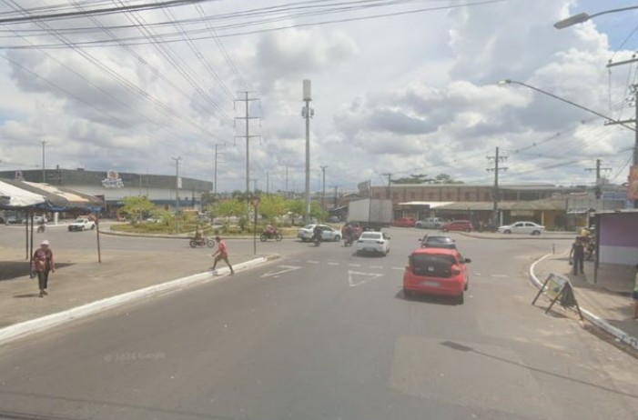 Mulher morre atropelada por moto ao tentar atravessar avenida no Jorge Teixeira