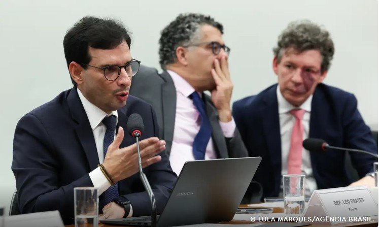 Relator da PEC que extingue escala 6x1 define cronograma e prevê votação final para maio