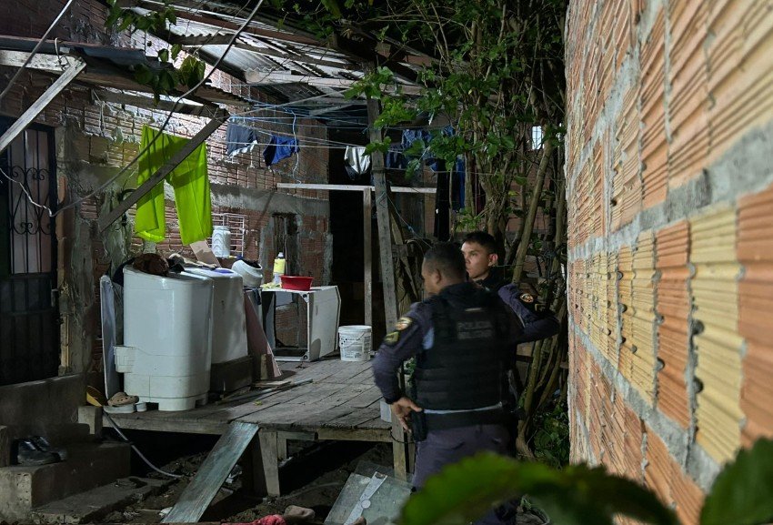 Corpo de idoso é encontrado com bilhete em beco no Zumbi dos Palmares