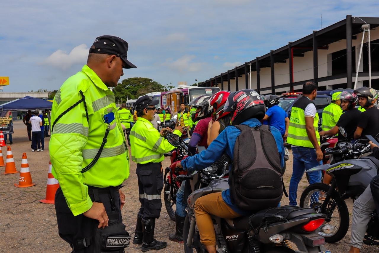 Operação substitui multas por palestras de primeiros socorros para motociclistas em Manaus
