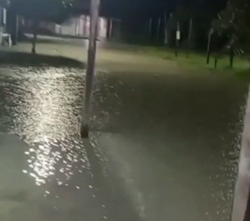 Chuva intensa causa alagamentos em bairros de Parintins