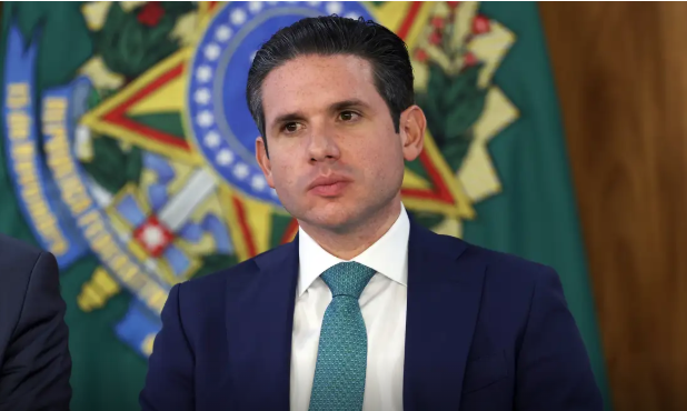 Hugo Motta acelera pauta e leva fim da escala 6x1 ao plenário da Câmara