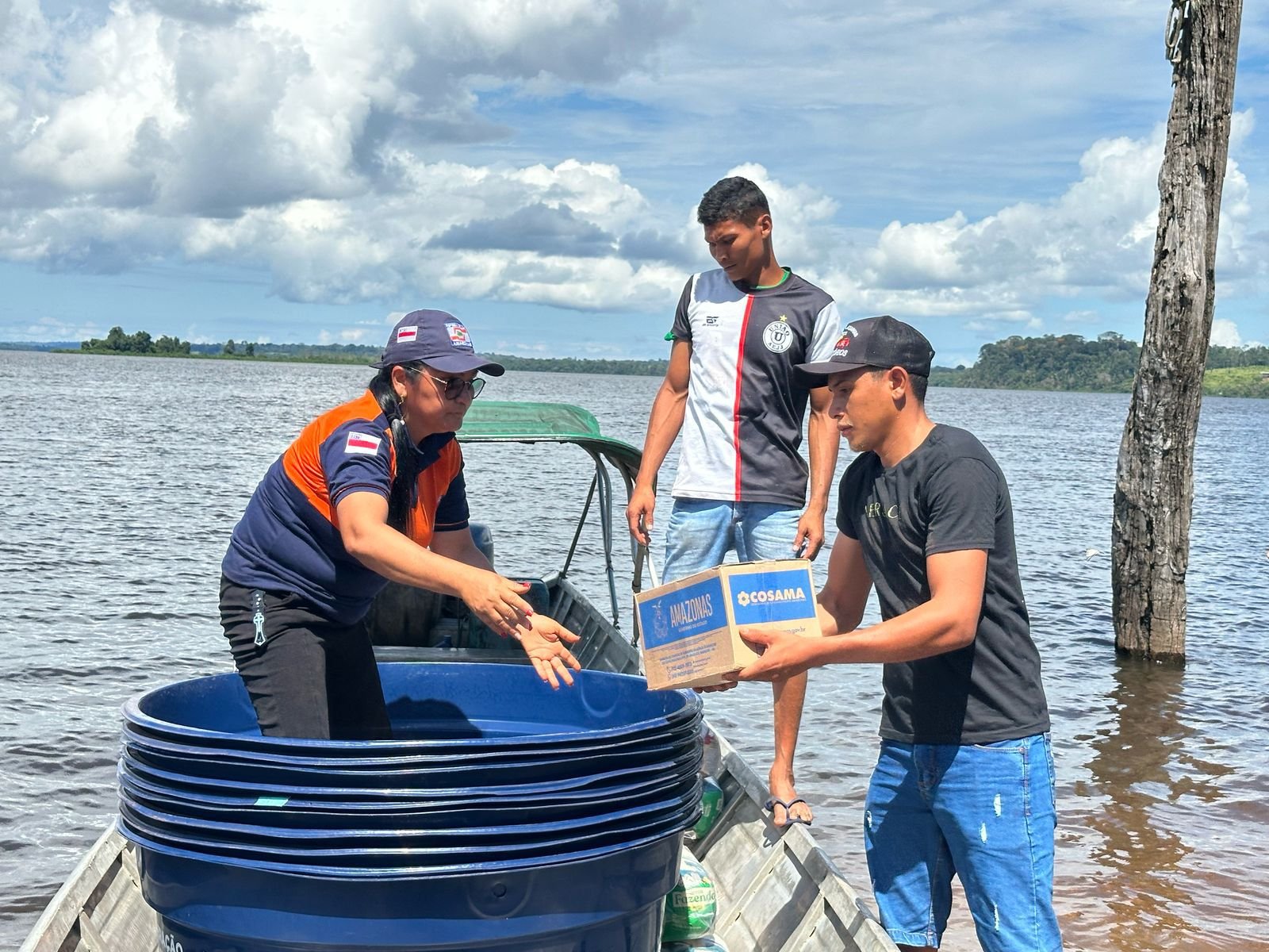 Alerta no Amazonas: cheia já atinge 158 mil pessoas e governo distribui purificadores de água