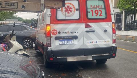 Mulher é atropelada por picape ao tentar atravessar rua no Parque Dez