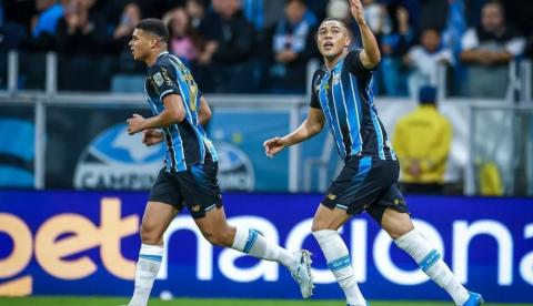 Grêmio vence o Santos de virada e deixa rival na zona de rebaixamento