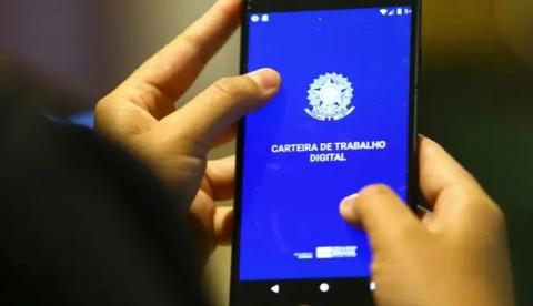 Amazonas cria 1,7 mil empregos com carteira assinada em abril