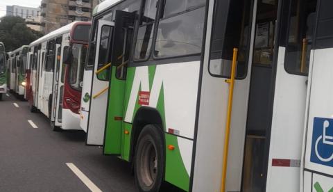 Caos: Rodoviários pegam a população de surpresa e paralisam linhas de ônibus em Manaus