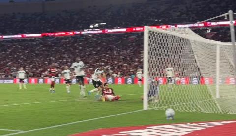 Flamengo passa por cima dos desfalques e bate o Coritiba por 3 a 0