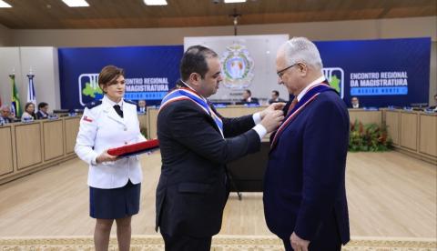 Fachin recebe Medalha da Ordem do Mérito e Roberto Cidade defende união dos poderes pela Amazônia