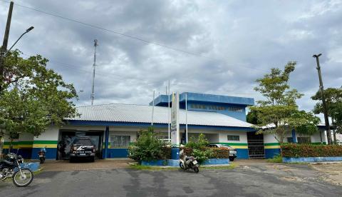 Homem é preso no Amazonas por crime contra adolescente após ser flagrado por família em motel