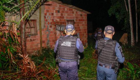 Homem é detido após esfaquear duas pessoas no interior do Amazonas