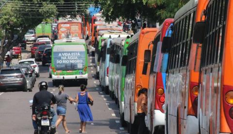 Transporte coletivo de Manaus opera normalmente nesta sexta-feira após suspensão de paralisação