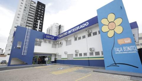 Pai é espancado por testemunhas após agredir filho de sete anos no Centro de Manaus