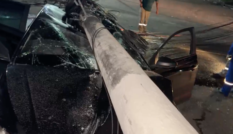 Acidente em viaduto de Manaus deixa três feridos na madrugada deste sábado
