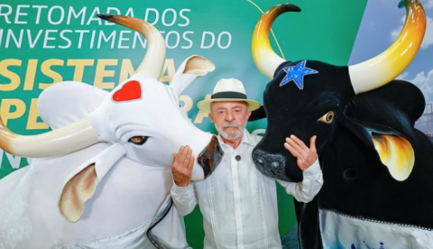 Em Manaus, Lula diz que Festival de Parintins é exemplo de "civilidade" para o Brasil