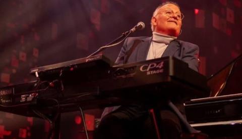 Manaus recebe Guilherme Arantes neste sábado com turnê "50 Anos-Luz"